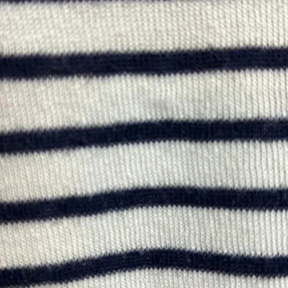 Old Navy Blue and white striped top 2x - Picture 3 of 4